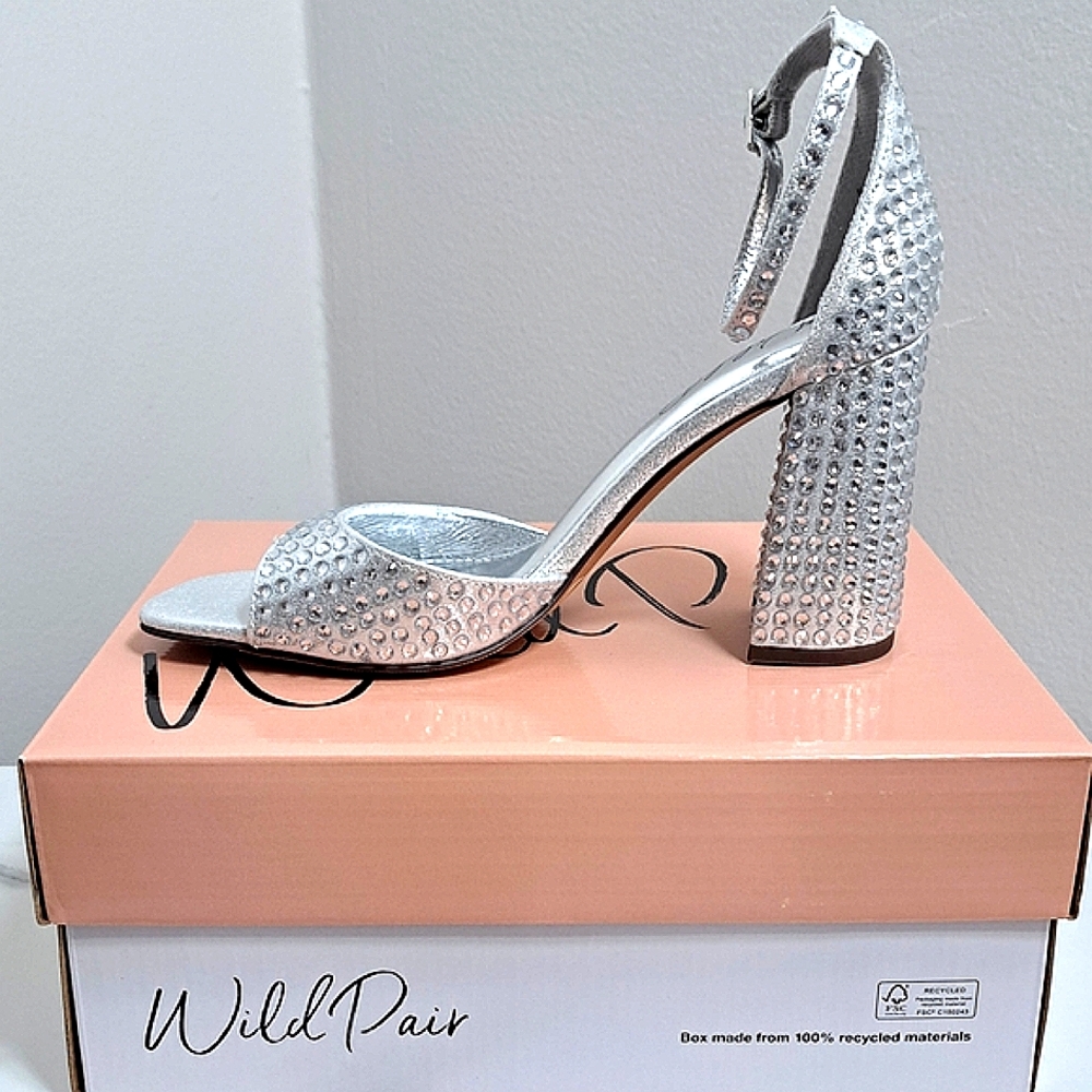 Wild Pair Natashaa Silver Women's Heels Size 7.5. Neq With Box. Rhinestones.